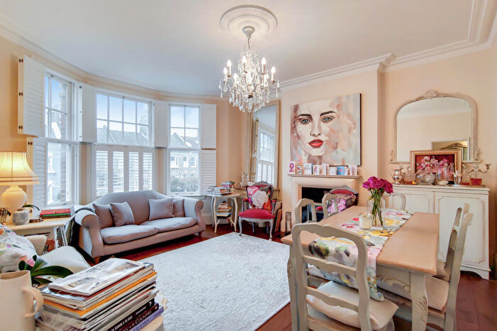 3 Bedroom Apartment To Rent In Lordship Lane, London, SE22