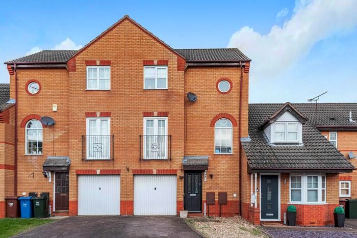 3 Bedroom Town House To Rent In Wellington Avenue, Banbury, OX16