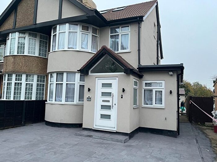 5 Bedroom Semi-Detached House To Rent In Oxford Avenue, Hayes, UB3