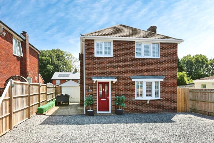 3 Bedroom Detached House For Sale In Middle Road, Southampton, Hampshire, SO19