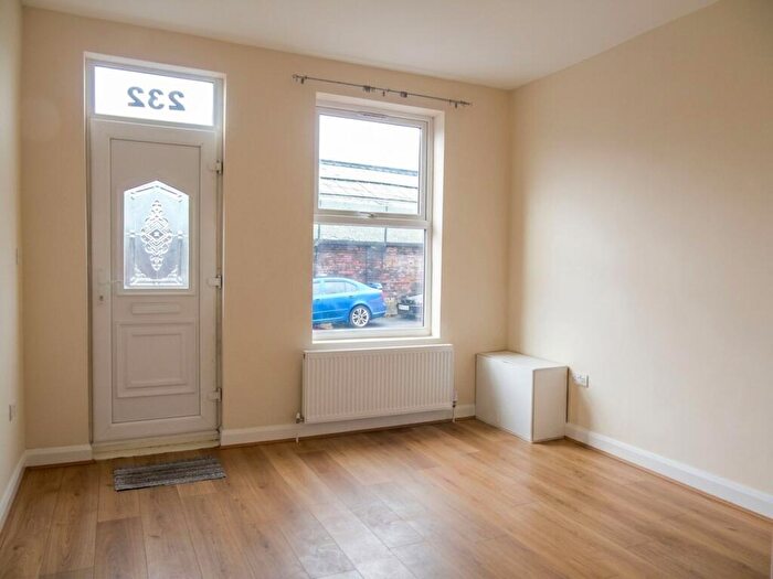 5 Bedroom End Of Terrace House To Rent In South Street North, New Whittington, S43
