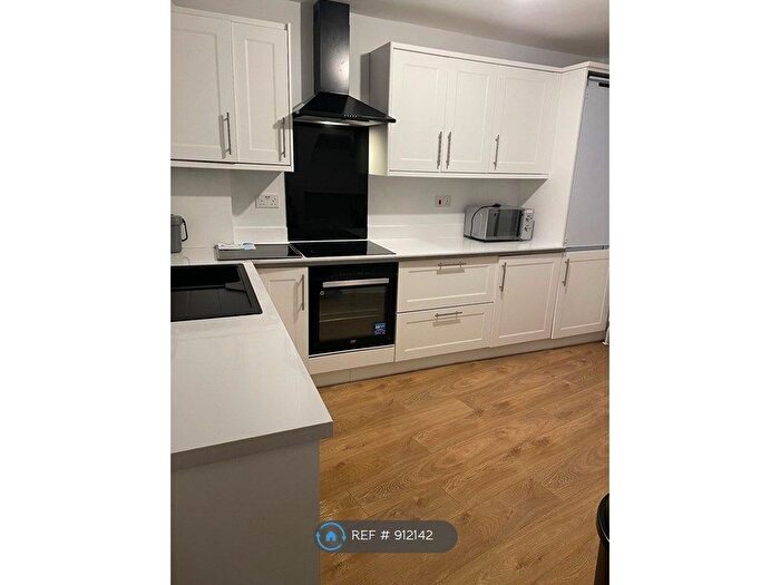 2 Bedroom Flat To Rent In Harman Road, Enfield, EN1