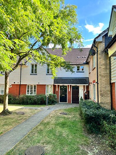 2 Bedroom Flat For Sale In St. James Gardens, Little Heath, Romford, RM6