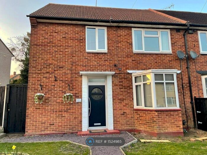 3 Bedroom Semi-Detached House To Rent In Clarendon Way, Orpington, BR5