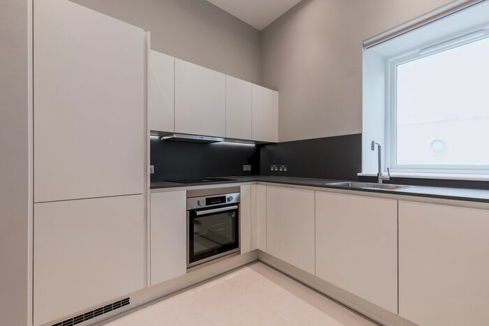 2 Bedroom Flat To Rent In Avonmore Road, London, W14