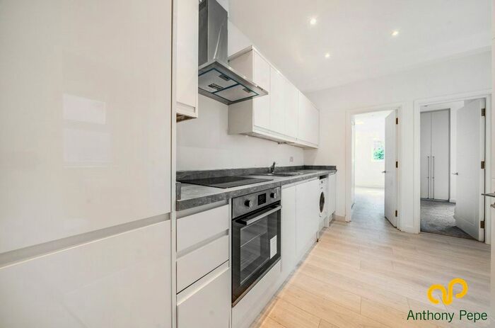 4 Bedroom Flat To Rent In Regents Park Road, London, N3