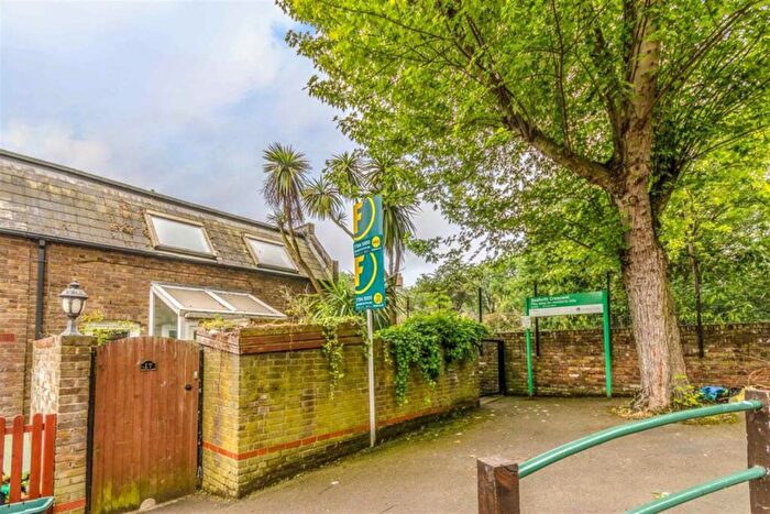 3 Bedroom Apartment To Rent In Seaforth Crescent, Highbury, Islington, London, N5