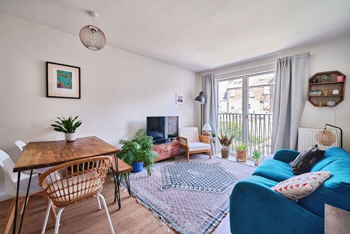 1 Bedroom Flat For Sale In Gainsford Road, Walthamstow, E17