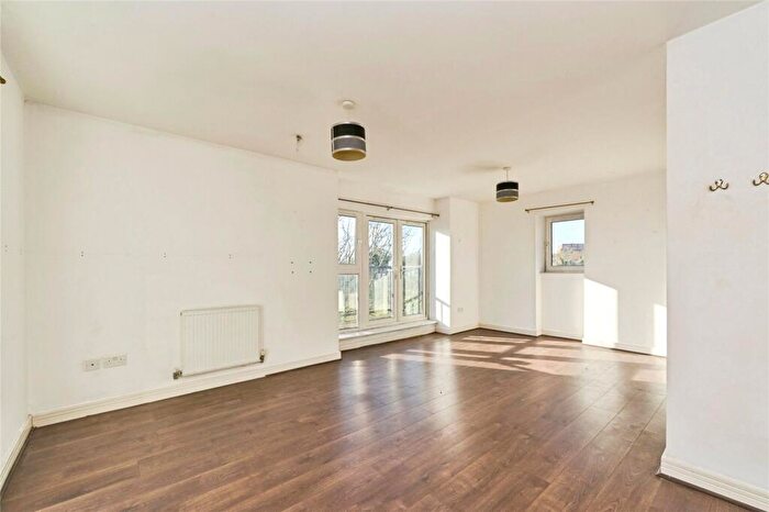 2 Bedroom Flat For Sale In Boundary Close, Kingston Upon Thames, KT1