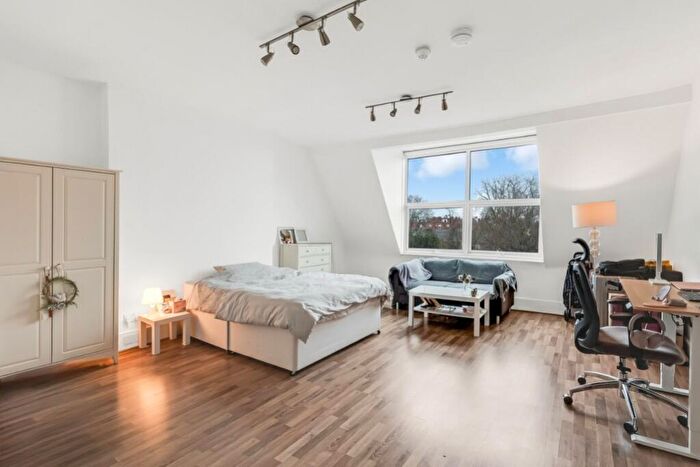 Apartment To Rent In Parsifal Road, West Hampstead, NW6