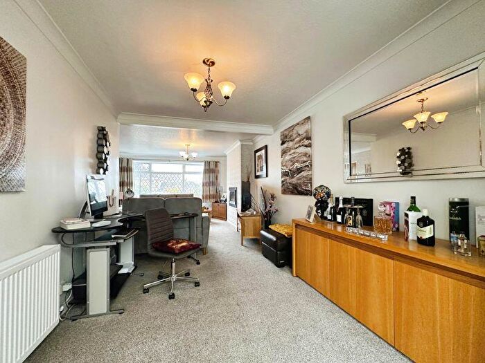 4 Bedroom Link Detached House For Sale In Buckingham Drive, Bury, BL8