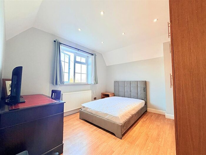 2 Bedroom Detached House To Rent In Norwich Walk, Edgware, HA8