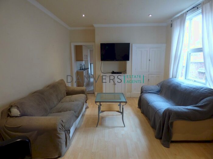 7 Bedroom Semi-Detached House To Rent In Fosse Road South, Leicester, LE3