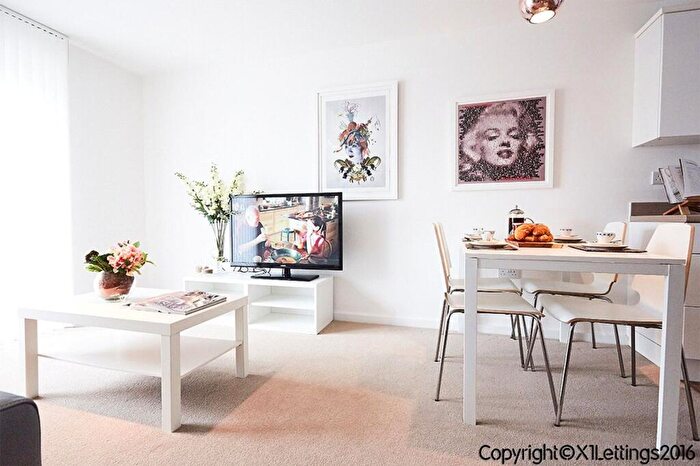 2 Bedroom Flat To Rent In Elmira Way, Spinner House, M5