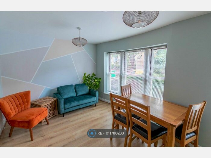 3 Bedroom Flat To Rent In Ashgrove Road, Bristol, BS6