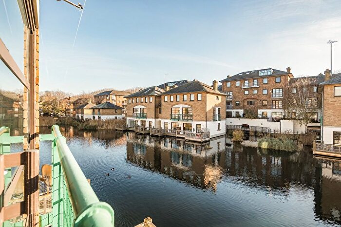 2 Bedroom Flat For Sale In Plover Way, Surrey Quays, London, SE16
