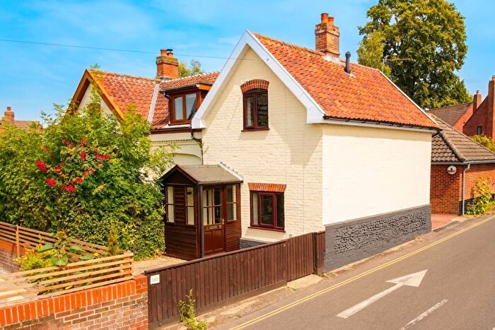 2 Bedroom Semi Detached House For Sale In Back Lane, Wymondham, NR18