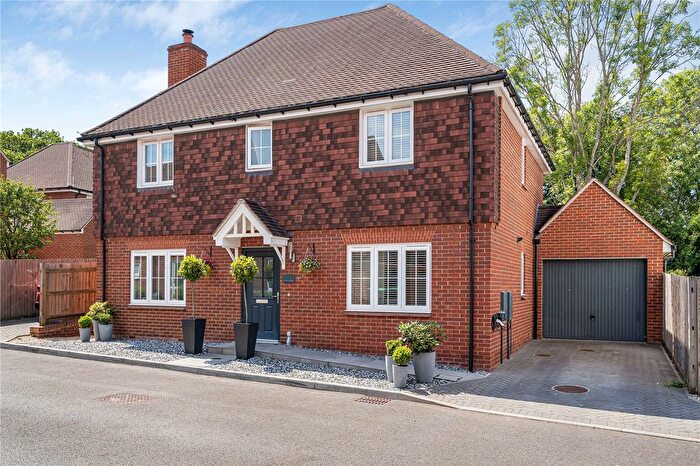4 Bedroom Detached House For Sale In Wanborough Way, Ash Green, Surrey, GU12