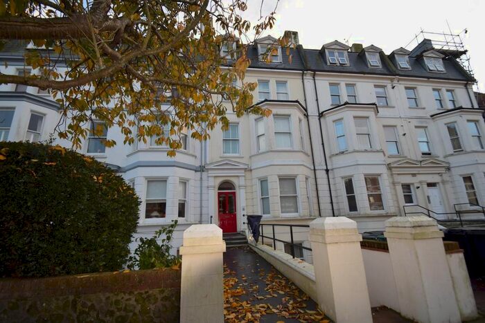 2 Bedroom Flat To Rent In Jevington Gardens, Eastbourne, BN21