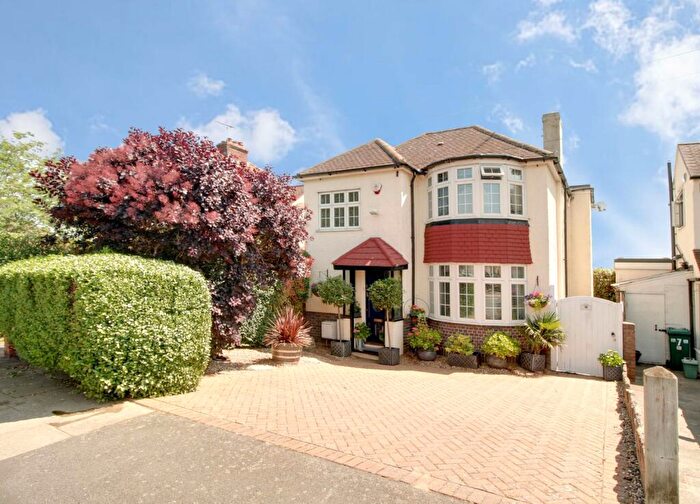 3 Bedroom Detached House For Sale In Austin Road, Orpington, BR5