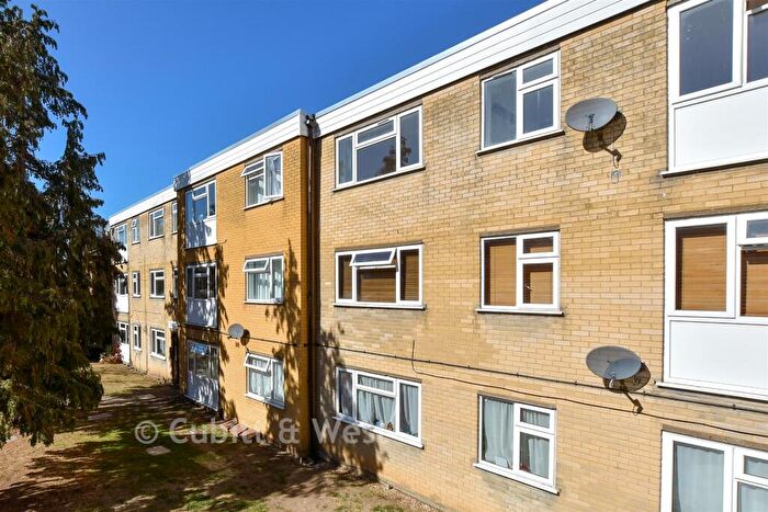 1 Bedroom Flat For Sale In Ross Road, Wallington, Surrey, SM6