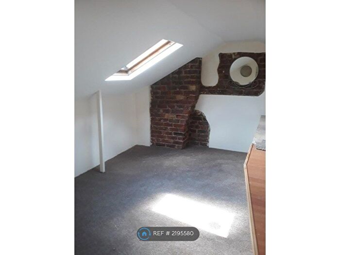 1 Bedroom Flat To Rent In Woodchurch Lane, Birkenhead, CH42