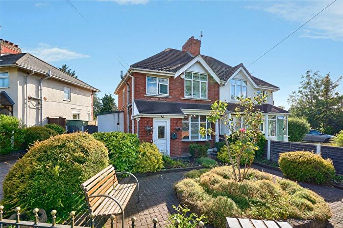 3 Bedroom Semi Detached House For Sale In Sycamore Road, Walsall, West Midlands, WS5