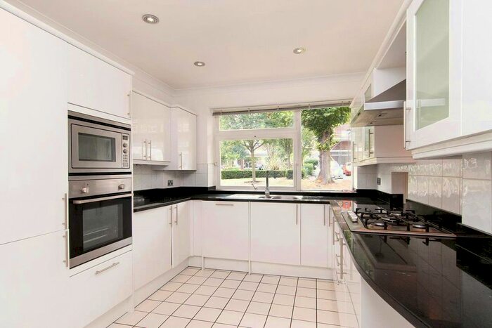5 Bedroom Semi-Detached House To Rent In Queensmead, St. John's Wood Park, NW8