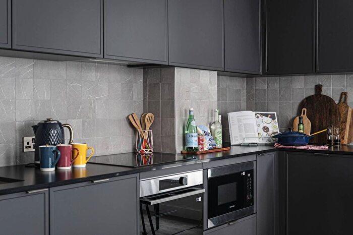 3 Bedroom Flat To Rent In Coppermaker Square, Stratford, London, E20