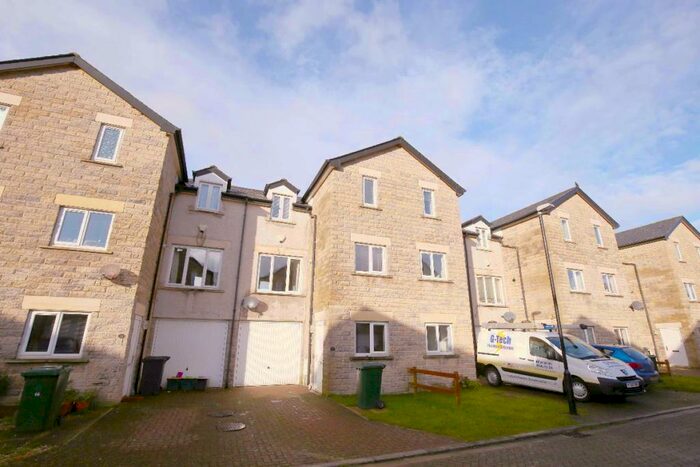 2 Bedroom Town House To Rent In Allandale Gardens, Lancaster, LA1
