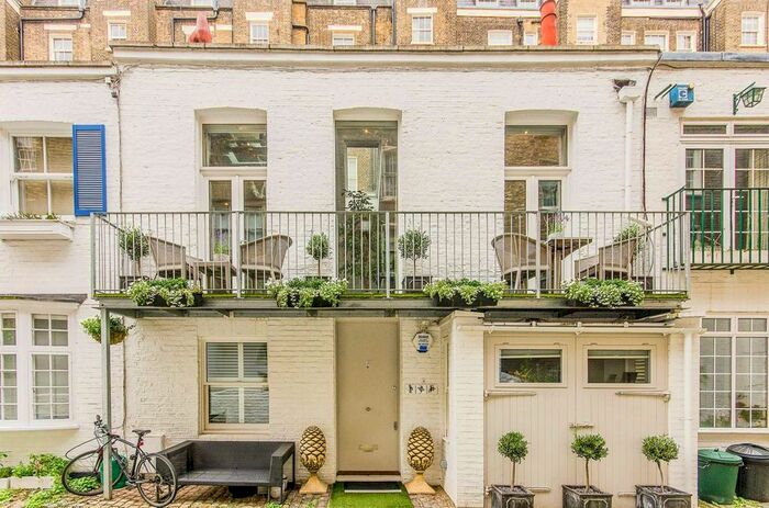 2 Bedroom Property To Rent In Warwick Square Mews, Pimlico, London, SW1V