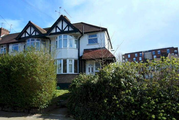 2 Bedroom Maisonette To Rent In Braemar Avenue, Neasden, NW10