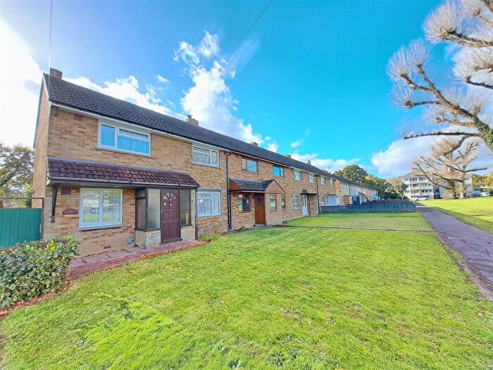 3 Bedroom End Of Terrace House For Sale In Privett Road, Fareham, PO15