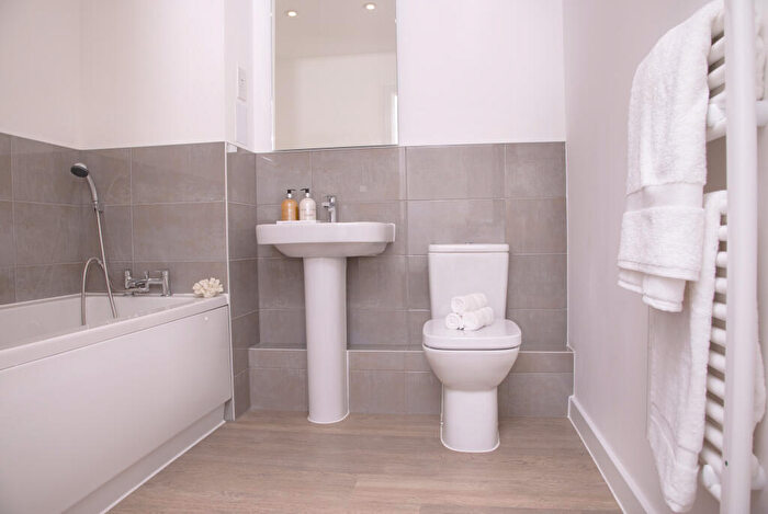 1 Bedroom Apartment To Rent In Old Market Place, Farnham, Surrey, GU9