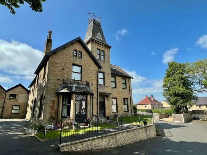 1 Bedroom Apartment To Rent In Cromwell Close, Brighouse, West Yorkshire, HD6