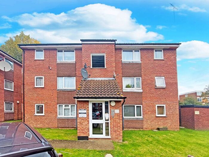 1 Bedroom Flat For Sale In Makepeace Road, Northolt, UB5