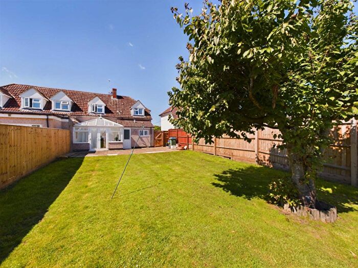 3 Bedroom Semi-detached House For Sale In Stanbridge Road, Haddenham, HP17