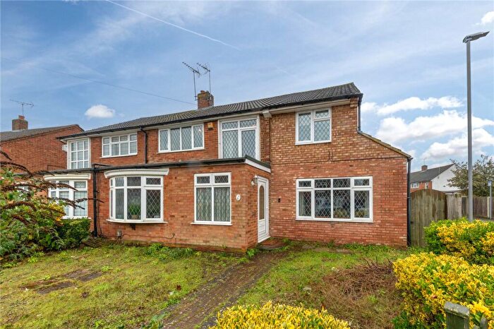 4 Bedroom Semi-Detached House For Sale In Summers Road, Luton, Bedfordshire, LU2