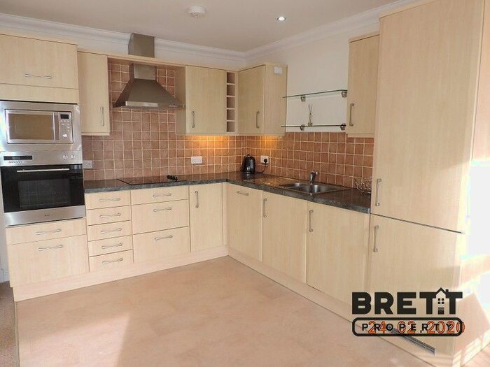 2 Bedroom Flat To Rent In 7 Fermoy House, 110 Charles Street, Milford Haven SA73