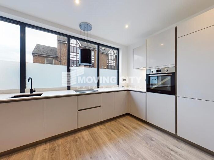 3 Bedroom Flat To Rent In Chicksand Street, Whtechapel, E1