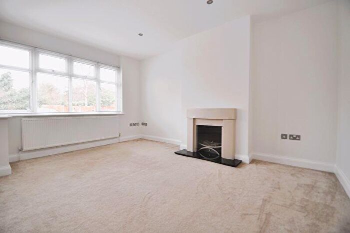 5 Bedroom Semi-Detached House To Rent In Beechcroft Avenue, New Malden, KT3