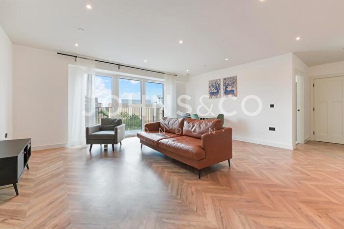 2 Bedroom Apartment To Rent In Royal Exchange, Kingston Upon Thames, London, KT1