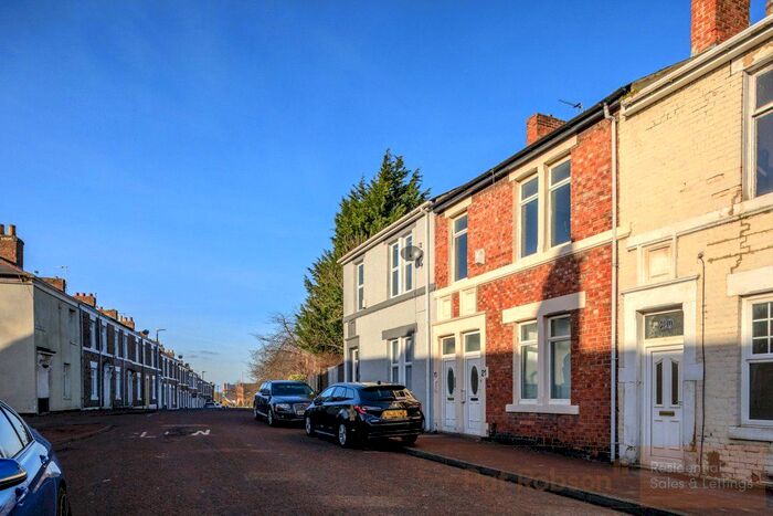 3 Bedroom Flat To Rent In Poplar Crescent, Bensham, Gateshead, NE8