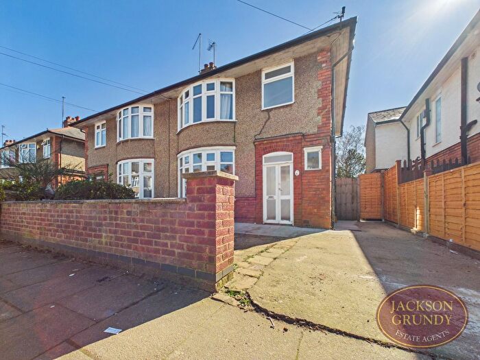 3 Bedroom Semi Detached House To Rent In Broadmead Avenue, Abington, NN3