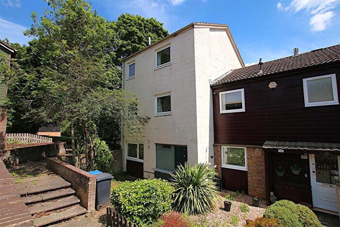 6 Bedroom End Of Terrace House For Sale In Alder Court, Thorplands, NN3