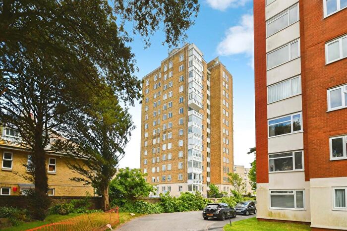 2 Bedroom Flat For Sale In West Cliff Road, Bournemouth, BH2