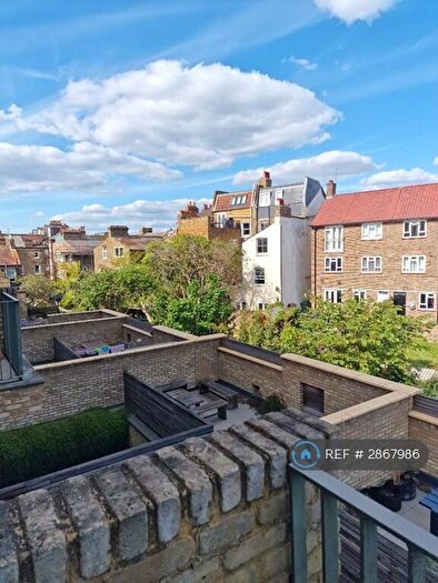 2 Bedroom Flat To Rent In Hafer Road, London, SW11