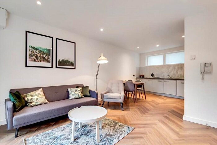 2 Bedroom Apartment To Rent In Reading Lane, Hackney, London, E8