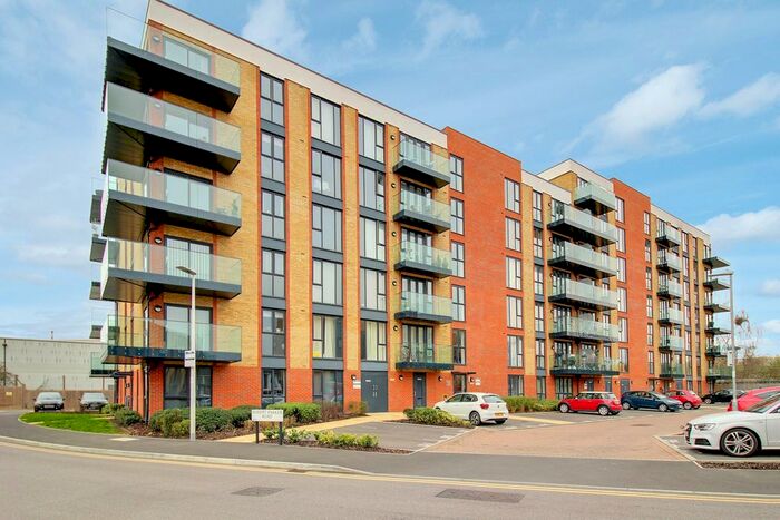 2 Bedroom Flat To Rent In Oscar Wilde Road, Reading, RG1