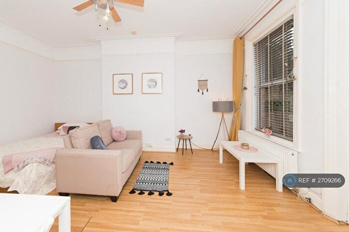 Studio To Rent In Mansfield Road, Reading, RG1